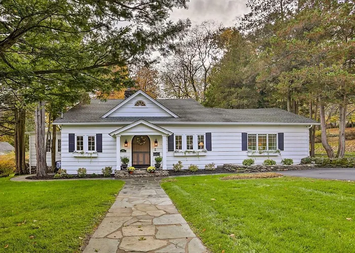 Historic Cornwall-On-Hudson Cottage With Deck!
